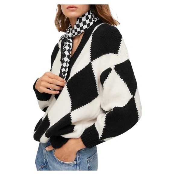 NWOT. Mango Rhombus Pattern Knit V-Neck Sweater. Black and White. Size: Medium - Picture 3 of 9